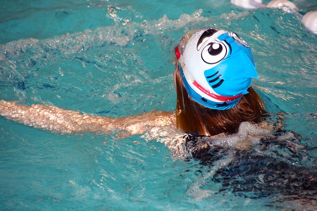 https://pixabay.com/de/badekappe-schwimmen-schwimmbad-619090/